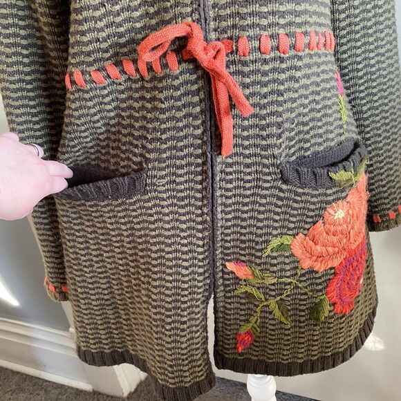 Cabi Wool Blend Long Cottagecore Embroidered Floral Hooded Zip Knit Sweater Sz S - Picture 3 of 14